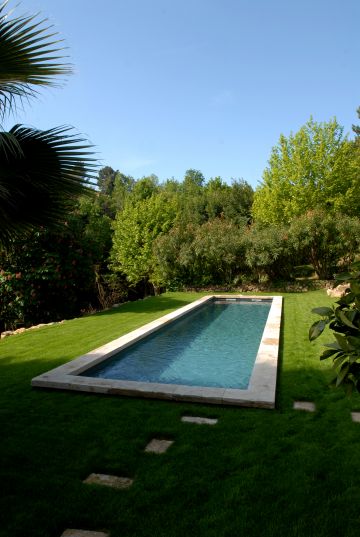 Ce bassin de nage à une longueur de 20 mètres et permet réellement de pratiquer la natation dans sa piscine.