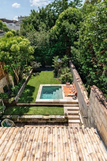 Une petite piscine carrée Bo2.5 dans une échoppe bordelaise (crédit photo : Fred Pieau).