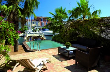 Small semi-inground pool overlooking the port of Grimaud