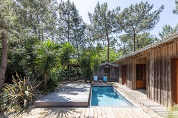 Terrasse mobile piscine Rolling-Deck fermée - piscine design sans autorisation Cap Ferret