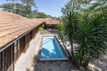 Petite piscine design liner gris ipé Rolling-Deck Cap Ferret - Piscinelle intégration