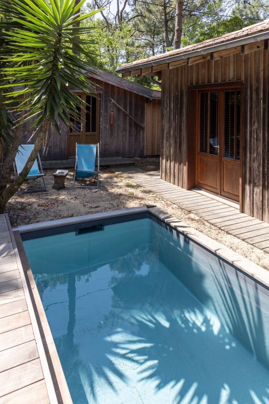 Mini piscine enterrée sans autorisation avec terrasse bois au Cap Ferret - Piscinelle