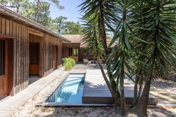 Petite piscine design liner gris ipé Rolling-Deck Cap Ferret - Piscinelle intégration