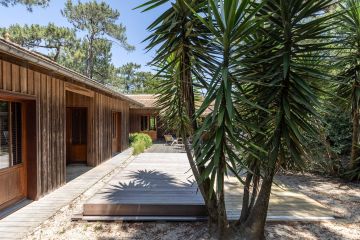 Mini piscine Rolling-Deck intégrée dans jardin cabane bois Cap Ferret Piscinelle