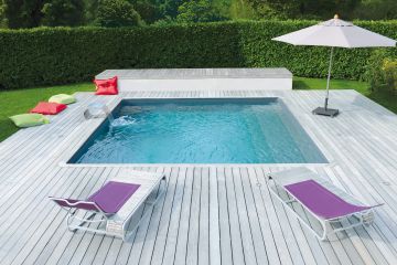 Petite piscine avec un liner gris ardoise.