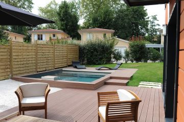 Un salon de jardin en harmonie avec sa piscine