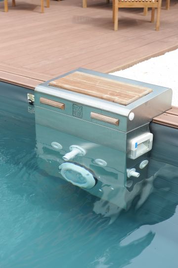 Une piscine Piscinelle équipée d'un BT60 en inox