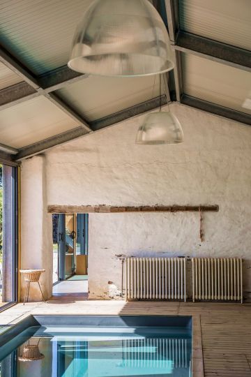 Cast iron light fittings and radiators accentuate the industrial feel of the building with its framework of metal beams.