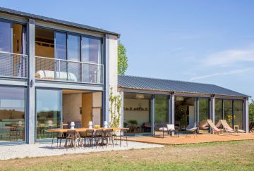 L'ensemble de la maison dégage une réelle harmonie et le luxe du calme de la campagne, quelque part à l'écart de la ville.