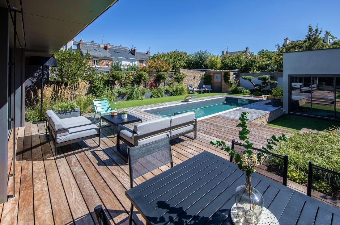 The Fermob garden furniture complements the pool's colour scheme, with grey for the liner and turquoise for the water.