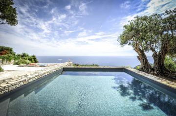 Nouveau reportage photo d'une piscine en Grèce !