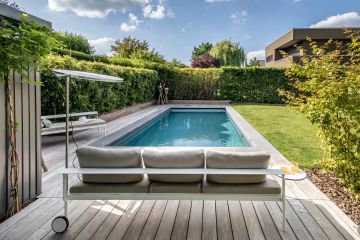 Piscinelle sur-mesure de 8.3m x 3.5m (crédit photo : Fred Pieau).