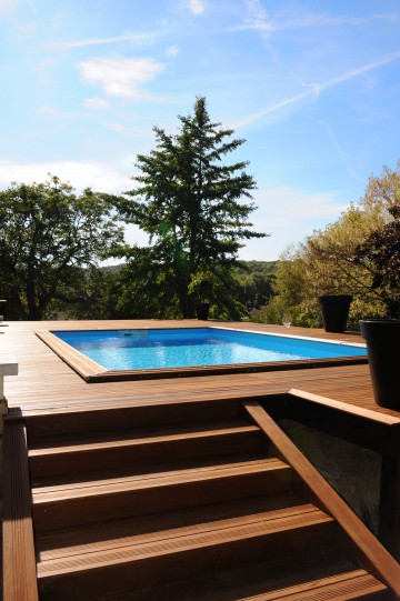 Piscinelle Cr8 above-ground pool in L'Isle-Adam