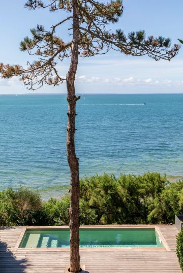 Une petite piscine au bord de la mer... une grande émotion à chaque saison.