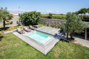 Petite piscine Cr4 + Rolling-Deck avec un liner sable sur l'Île de Ré.