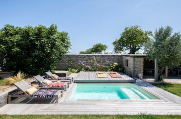 La piscine est un art de vivre... cette réalisation sa quintessence 