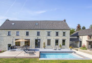 La terrasse coulissante vous permettra de dévoiler comme par magie votre Piscinelle à vos amis !