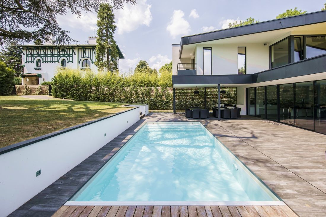 This extremely bright swimming pool is soothingly pure and simple in the pleasant spring sunlight.