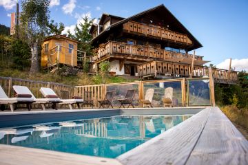 Chalet avec coin piscine
