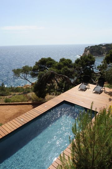 Quand la mer se confond au bleu azur de la piscine