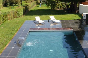 The pool is fitted with a pit-mounted automatic cover, which secures the pool quickly.