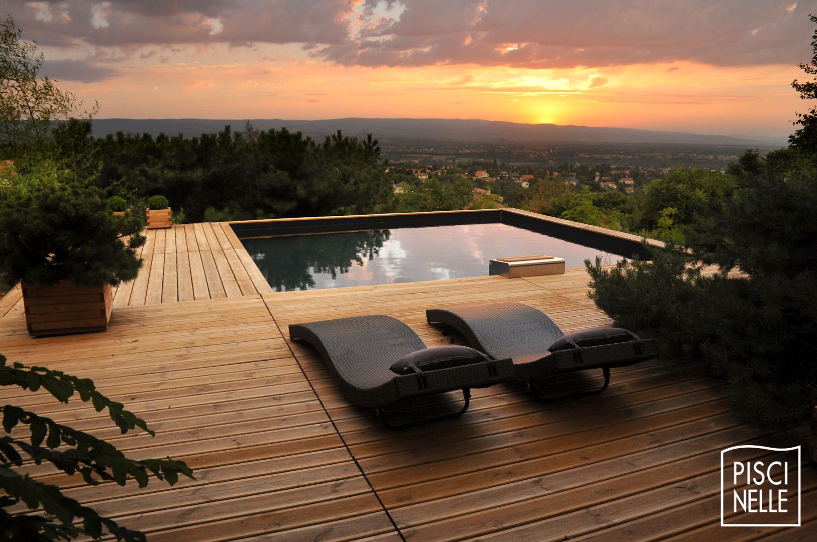 Liner de piscine noirs ou gris pour un eau sombre