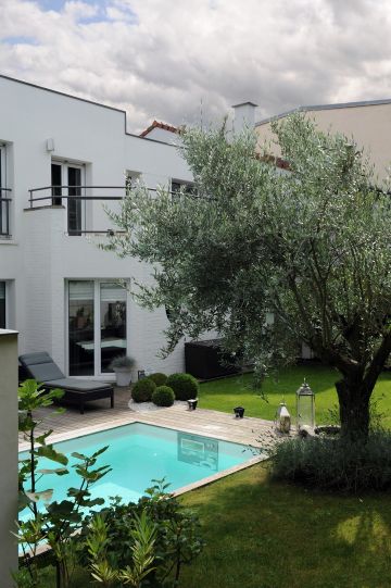 Swimming pool in Suresnes city centre