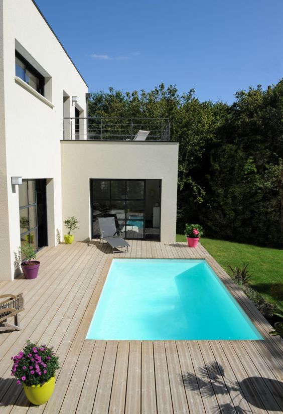 Belle terrasse de piscine design