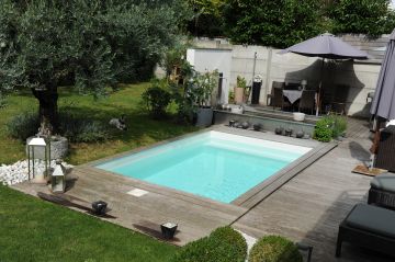 Petite Piscinelle avec escabanc et terasse en ipé
