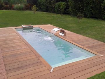Petite piscine en Bretagne avec une lame d'eau