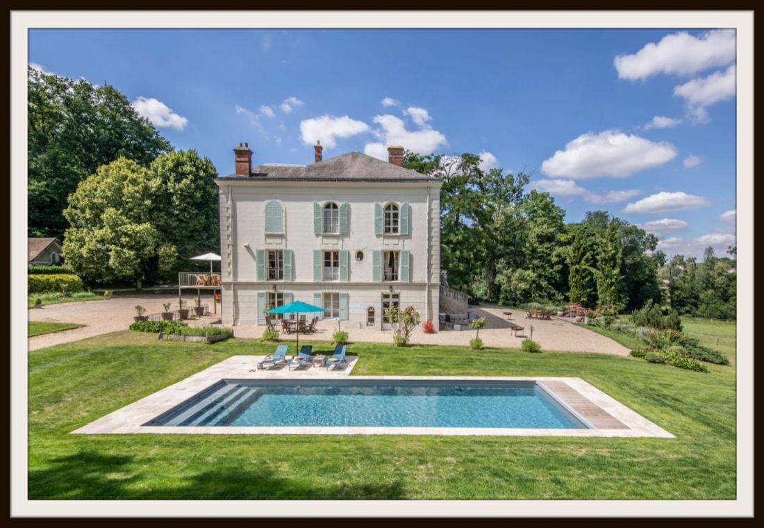 Piscinelle d'Or 2022 - Comme un accent aigu sur cette maison de maître traditionnelle, la Piscinelle apporte son design et sa modernité.