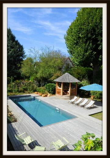 Piscinelle d'Or 2017 - Une piscine traditionnelle auprès d'une maison de maître en Île de France.