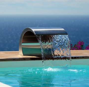 lame d'eau piscine cascade jet d'eau douche piscine design