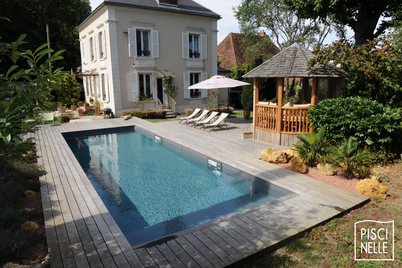 Liner de piscine noirs ou gris pour un eau sombre