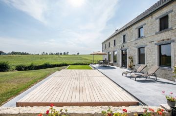 Sous la terrasse se cachent les vacances et le deuxième visage de la maison : la villégiature !