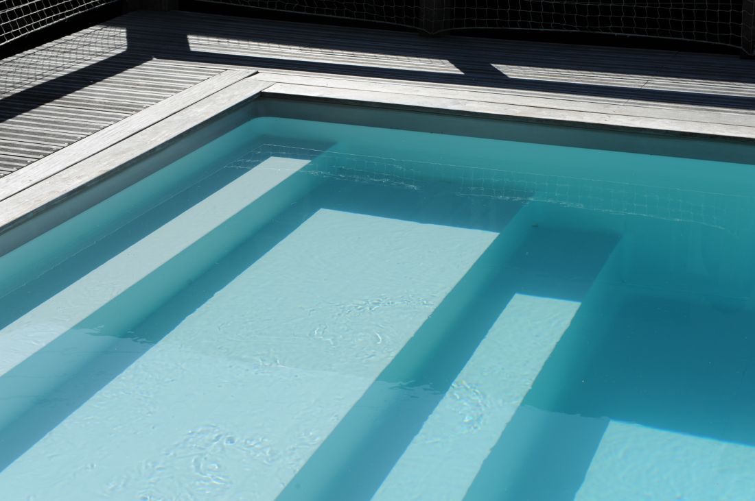 Submerged Piscinelle pool step unit with customised step depth (33cm, 55cm, 33cm).