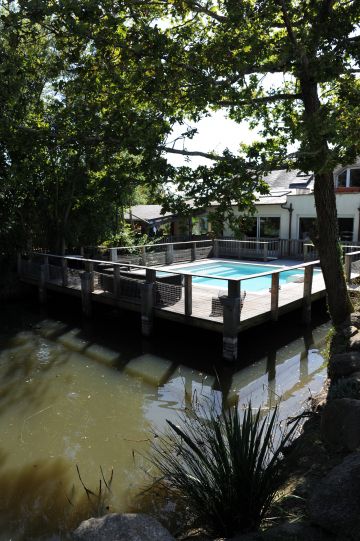 Une terrasse sur pilotis