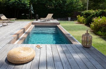 Une terrasse mobile de piscine au Lège-Cap-Ferret.